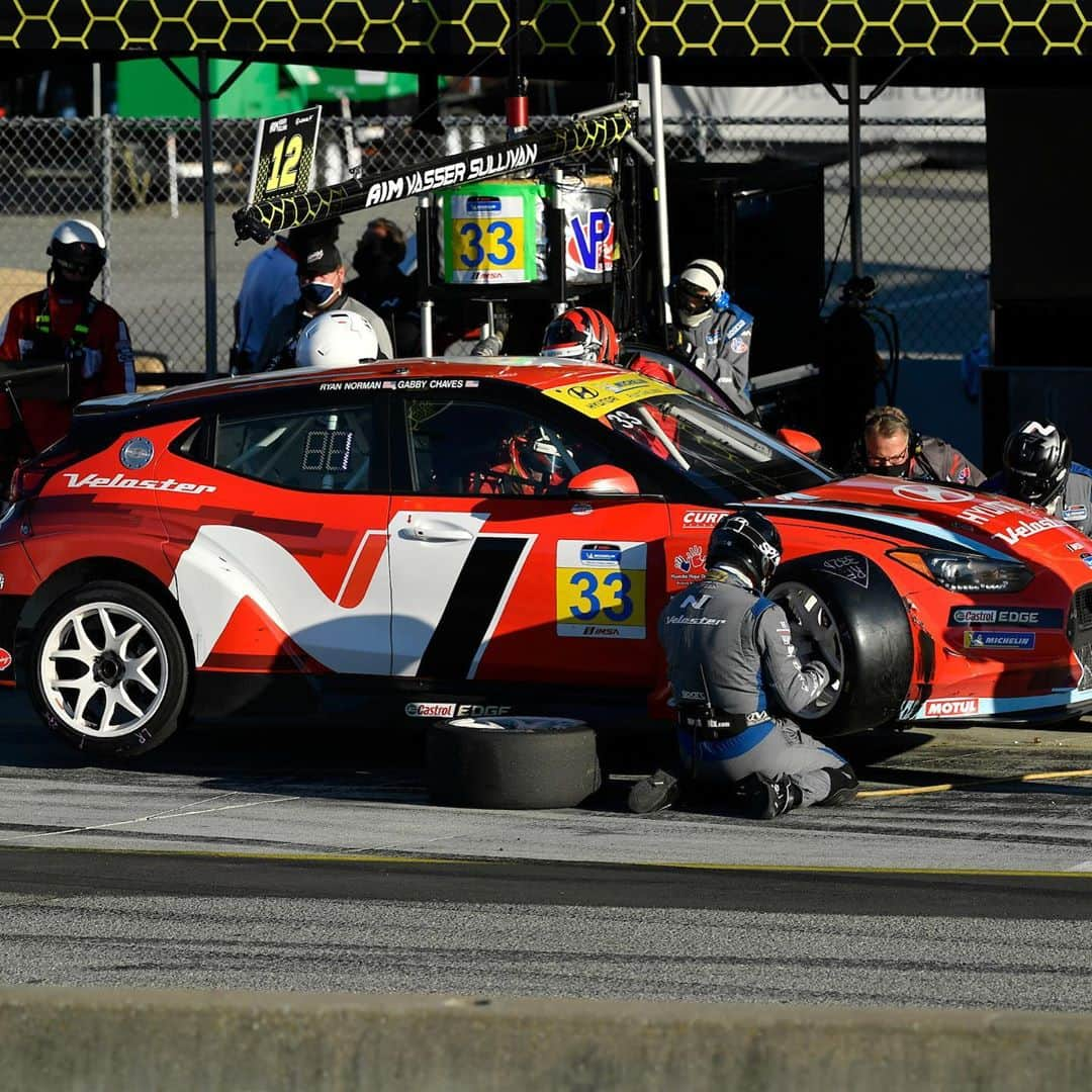 ミシュランさんのインスタグラム写真 - (ミシュランInstagram)「The first winners of @imsa_racing trip to Monterey complete in Saturday’s Michelin Pilot Challenge event. Stay tuned Sunday to see who wins in the WeatherTech race, on NBCSN at 6:30pm ET. #IMSA #IMPC #IMSAMonterey」11月1日 11時09分 - michelinusa