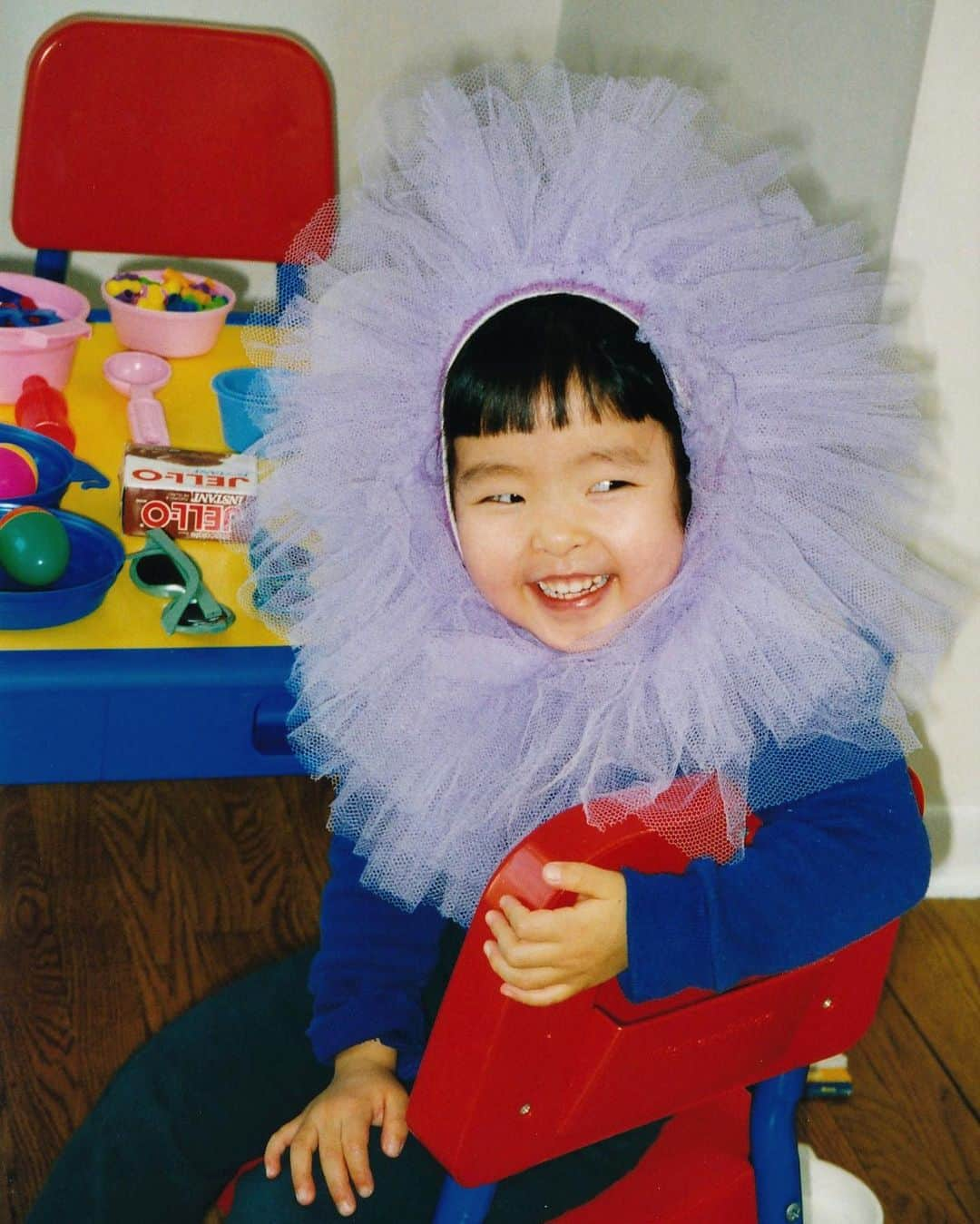 マイア・シブタニのインスタグラム：「Need a last minute Halloween costume? Put a tutu on your head and ✨✨✨ You’re a flower!!」