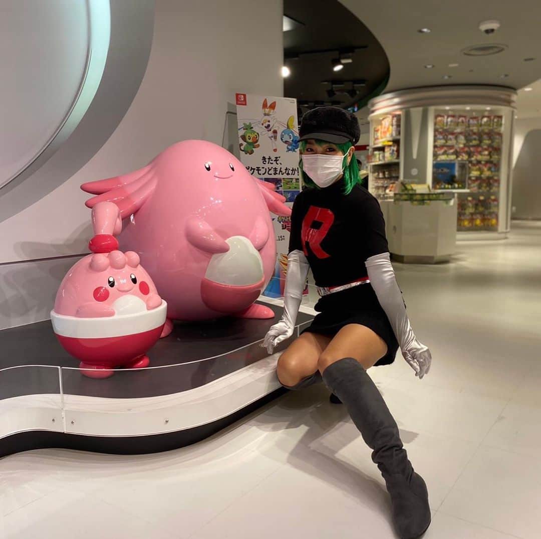 安藤あいかのインスタグラム：「#halloween  #ハロウィン2020 #ポケモンgo  #ポケモンセンター #ロケット団したっぱ #ちゃんと並ぶ #紛れ込むには良い子にしないと」