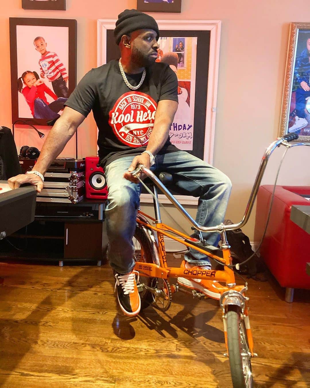 ファンクマスター・フレックスのインスタグラム：「11/12 I’m back going live! FunkFlex on the set! @kooldjherc u see me!」