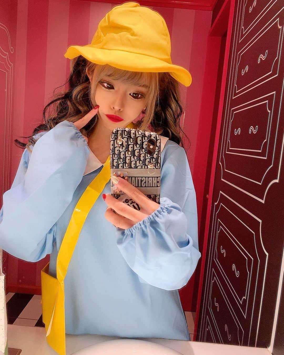 あんじゅのインスタグラム：「♡ ． きっとわたしは生涯クソガキ👶🏻🍼💕 ばぶばぶ。 ． ．  #Burlesque #バーレスク #バーレスク東京 #大阪 #バーレスク大阪 #北新地 #六本木 #キャバ嬢 #ホスト #歌舞伎町 #ダンサー #bodymake #自発ください  #ギャルメイク #なんちゃってギャル  #金髪女子 #ギャル #加工厨 #ジャニオタ #スレンダー #エロ可愛い #筋トレ女子 #撮影会 #雰囲気好きな人いいね #自撮り界隈 #1mmでもいいなと思ったらいいね #被写体  #ハロウィン #ハロウィンコスプレ #幼稚園児コスプレ」