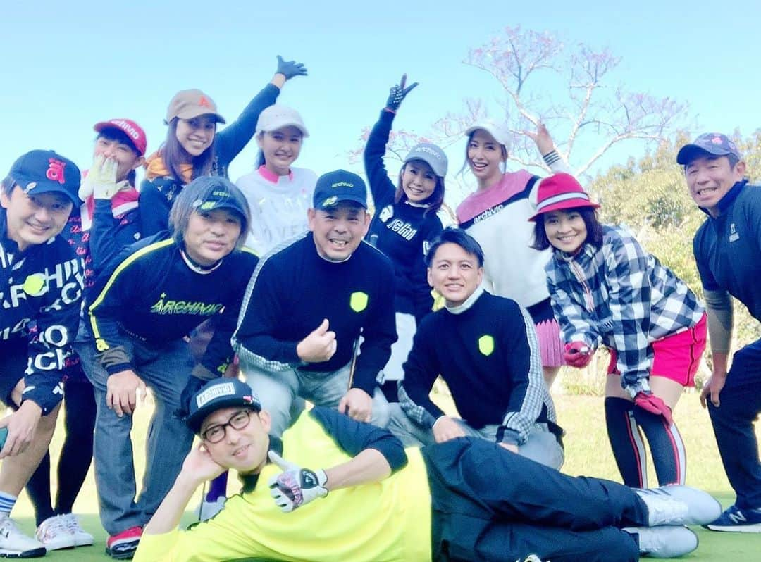 吉田玲奈さんのインスタグラム写真 - (吉田玲奈Instagram)「❥❥❥❥❥ 第1回⛳️Team archivio golf❥ 全員集合写真😋 楽しすぎて朝から晩まで大阪弁〜😅💦 また早くみんなで集まりたいです♬  #仲良しチーム #アルチビオラブチーム #アルチビオミニコンペ #豪華メンバー #archivio #golf #golfstagram  #golfgirl  #golfwear  #ゴルフコーデ #アルチビオコーデ #モデル #タレント #キャスター #ミュージシャン #ゴルフウェア #ゴルフウェアメンズ  #ゴルフウェアコーデ  #ゴルフ女子  #ごるふ女子  #ゴルフ男子  #bushnellgolf #callawaygolf  #pinggolf  #eyevol  #eyevoltokyostore  #フレループ #reinagolf」11月1日 10時07分 - reina.yoshida.ciel.1218