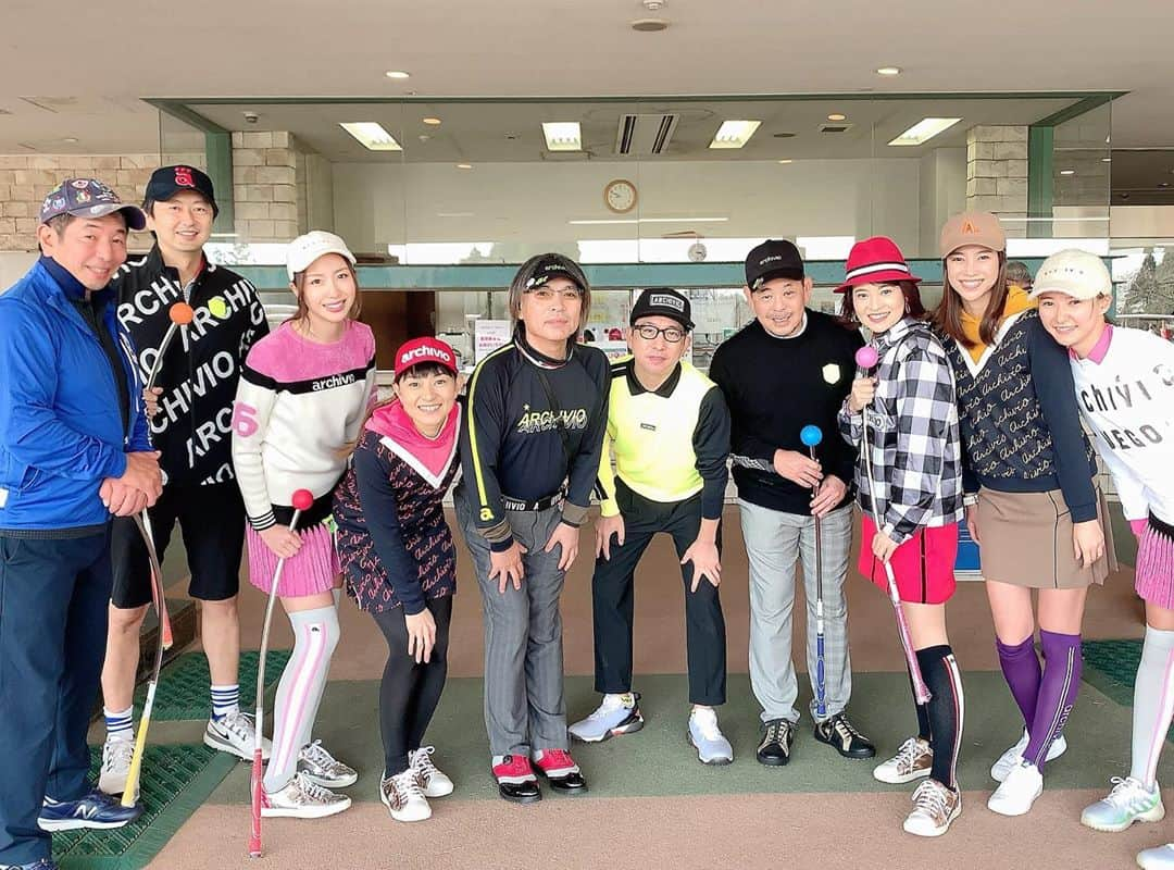 吉田玲奈さんのインスタグラム写真 - (吉田玲奈Instagram)「❥❥❥❥❥ 第1回⛳️Team archivio golf❥ 全員集合写真😋 楽しすぎて朝から晩まで大阪弁〜😅💦 また早くみんなで集まりたいです♬  #仲良しチーム #アルチビオラブチーム #アルチビオミニコンペ #豪華メンバー #archivio #golf #golfstagram  #golfgirl  #golfwear  #ゴルフコーデ #アルチビオコーデ #モデル #タレント #キャスター #ミュージシャン #ゴルフウェア #ゴルフウェアメンズ  #ゴルフウェアコーデ  #ゴルフ女子  #ごるふ女子  #ゴルフ男子  #bushnellgolf #callawaygolf  #pinggolf  #eyevol  #eyevoltokyostore  #フレループ #reinagolf」11月1日 10時07分 - reina.yoshida.ciel.1218