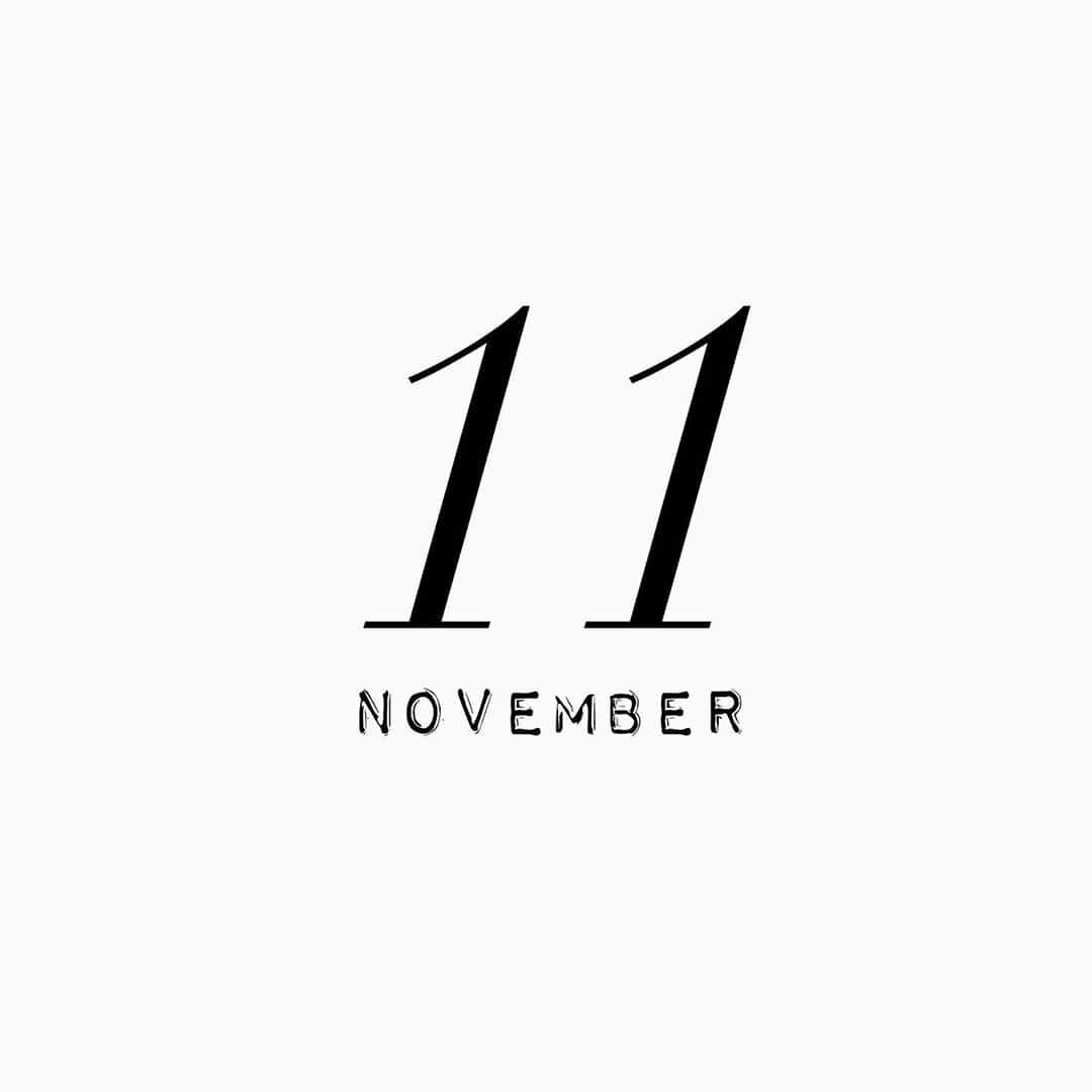 平井喜美さんのインスタグラム写真 - (平井喜美Instagram)「🍂👸⚜️﻿ #hellonovember﻿ 私のSpecial monthが今日からはじまる💃✨﻿  ﻿ ﻿ 11月も引き続きよろしくお願いしまーす♡﻿ #november  #newmonth  #seasons」11月1日 10時09分 - yoshimi1111