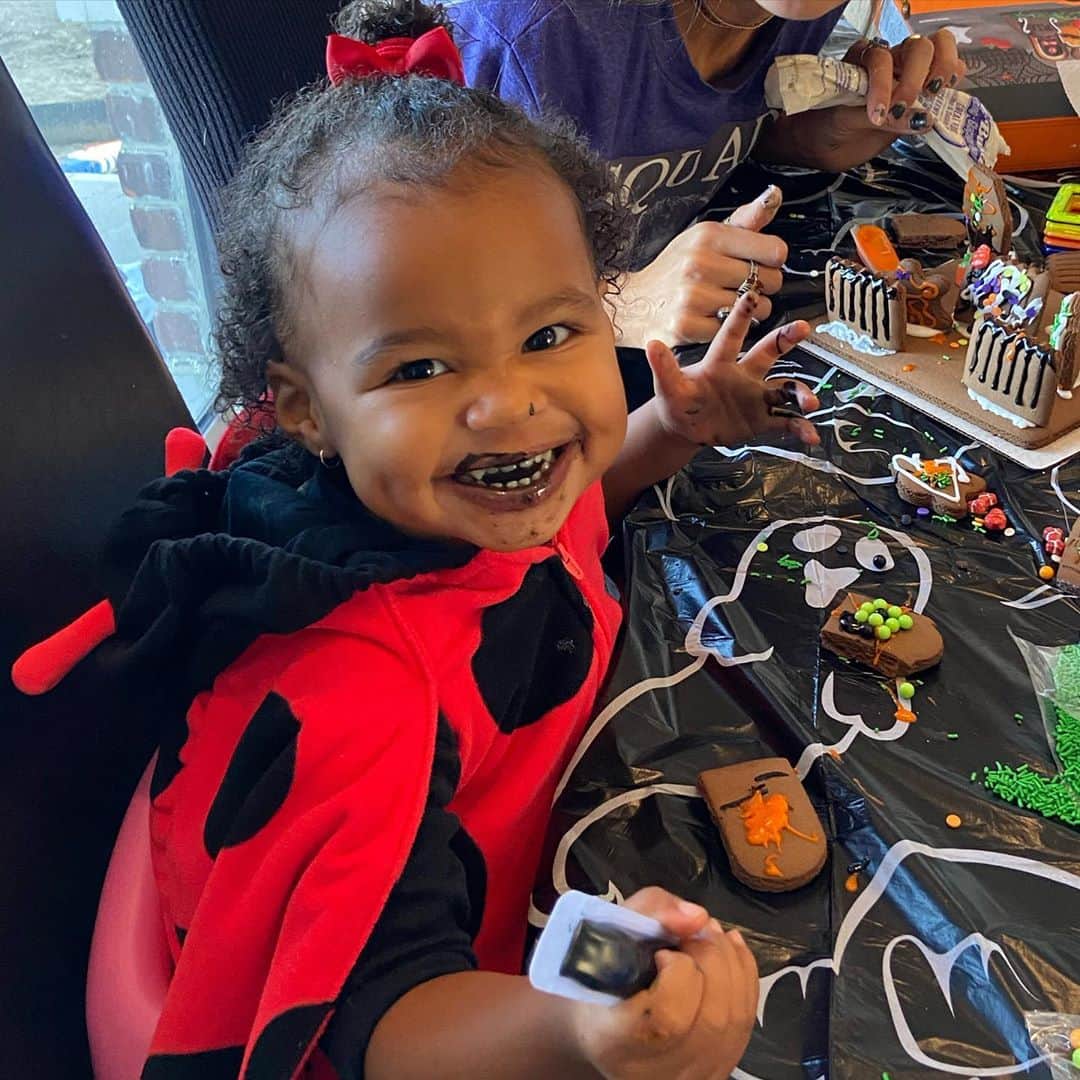 メリッサ・ビショップのインスタグラム：「🎃 Happy Halloween 🎃 from our squad to your squad. Hope everyone was safe and made the most of it.  ⠀⠀⠀⠀⠀⠀⠀⠀⠀⠀⠀⠀ #sugarhigh #ladybug #halloween」