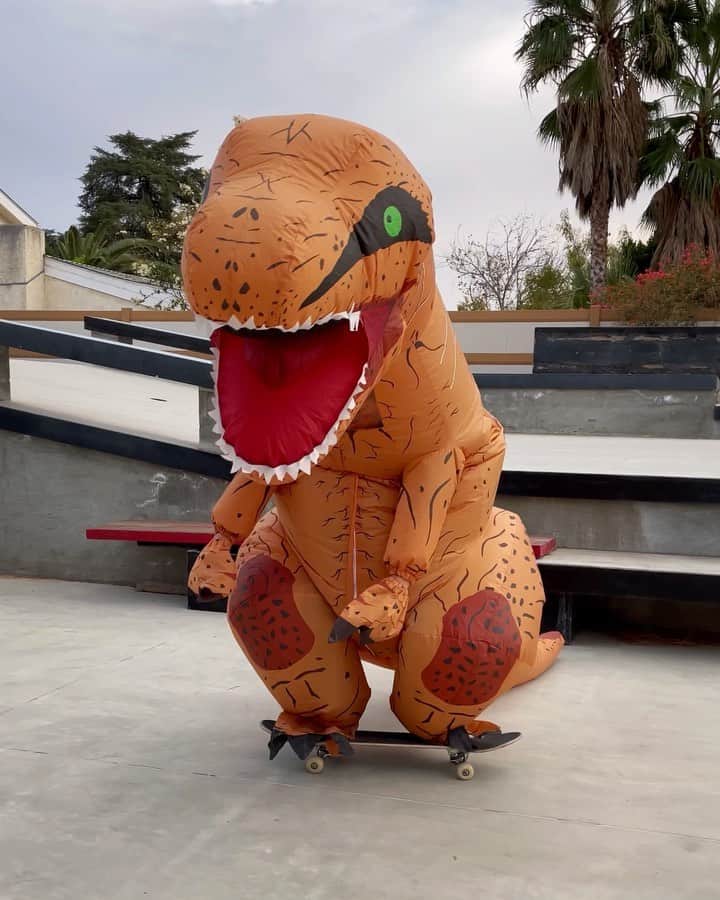 シェーン・オニールのインスタグラム：「🦖」