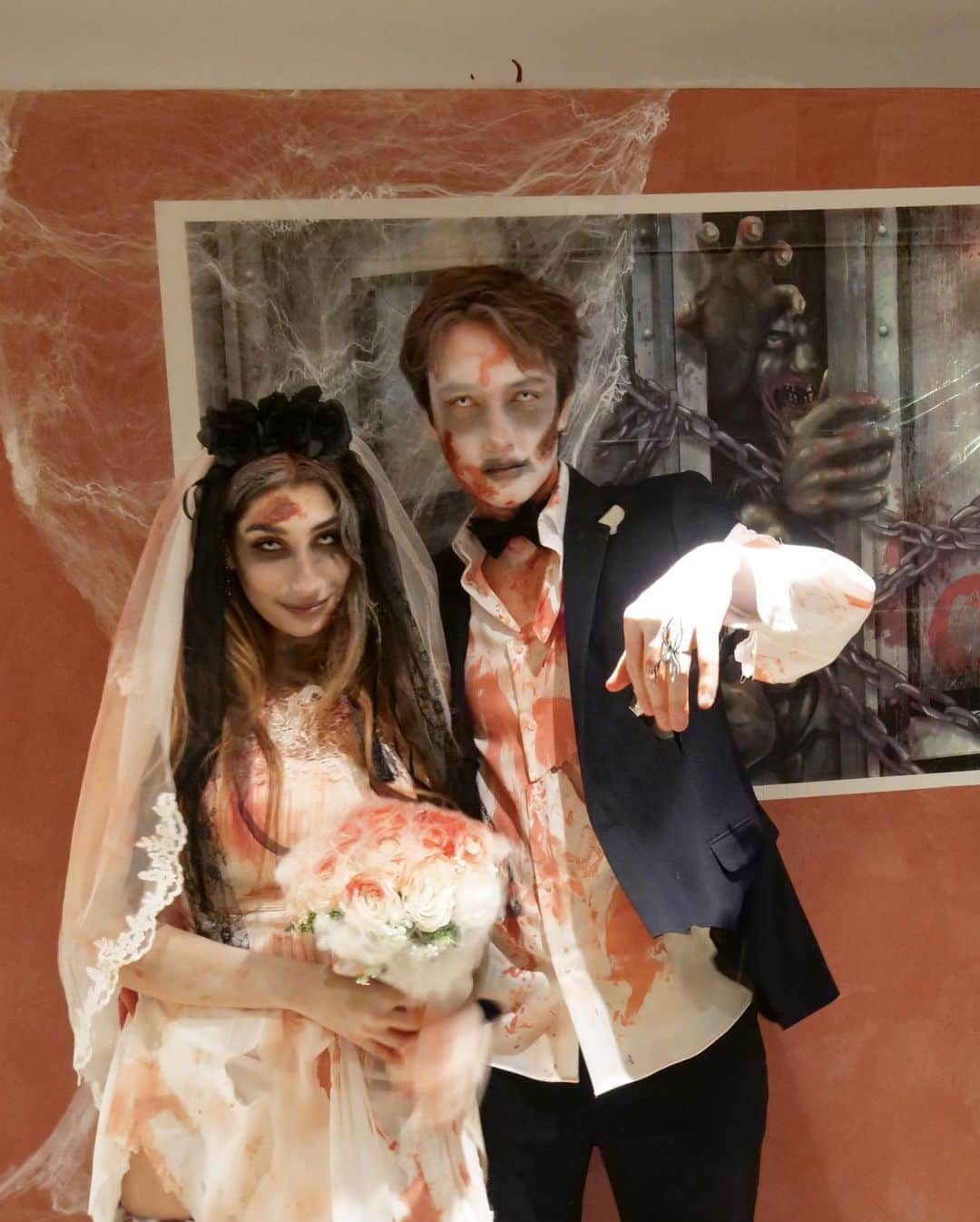 トムさんのインスタグラム写真 - (トムInstagram)「ゾンビ結婚式🧟‍♂️🧟‍♀️ 予想以上に良く完成した！#ハロウィン」11月1日 10時24分 - tomoyayt_