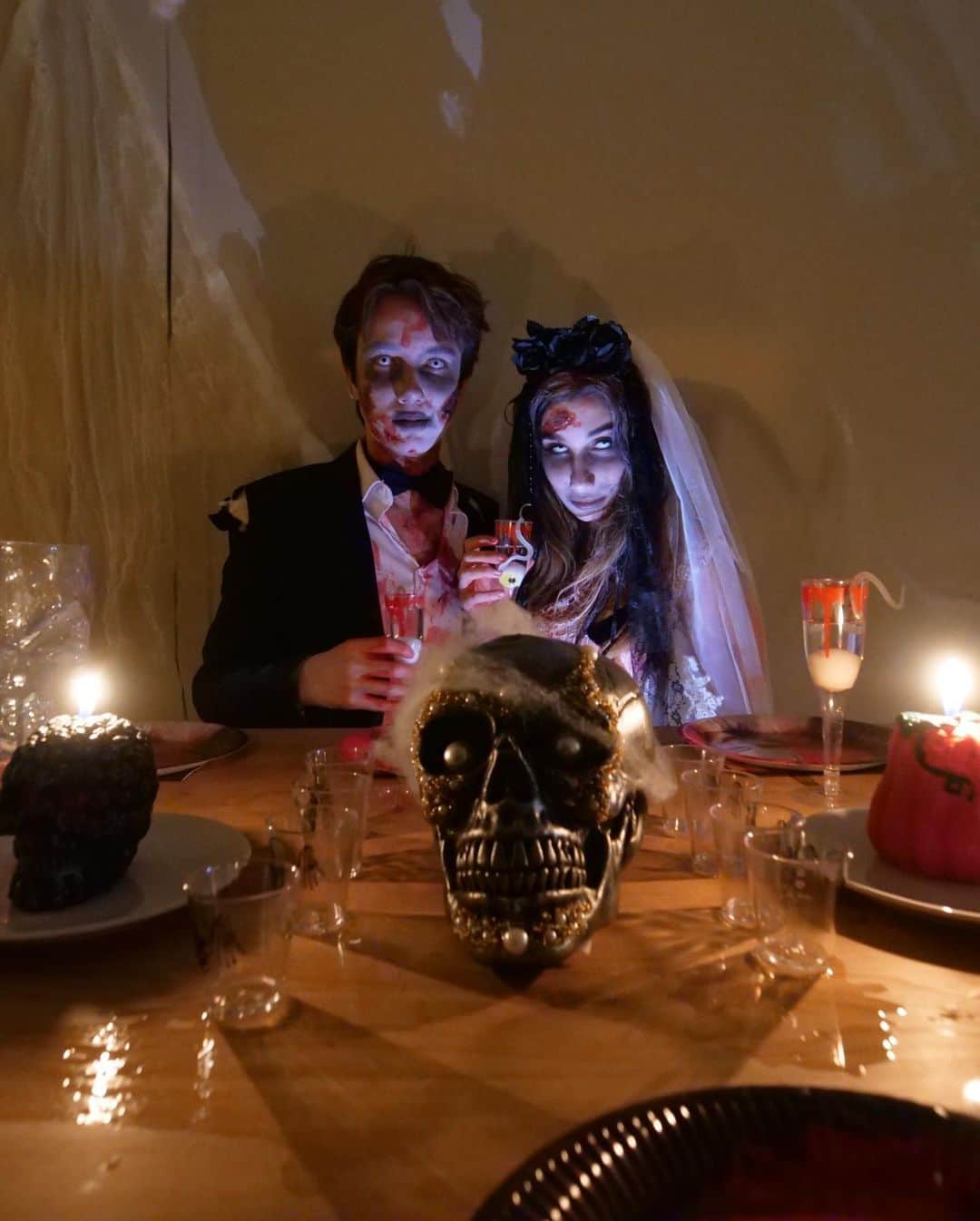 トムのインスタグラム：「ゾンビ結婚式🧟‍♂️🧟‍♀️ 予想以上に良く完成した！#ハロウィン」