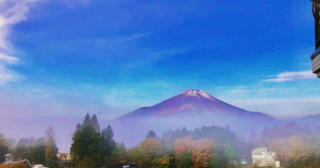 渡辺裕之さんのインスタグラム写真 - (渡辺裕之Instagram)「今朝の富士山 まさに霊峰 #霊峰富士山  #平和 #合掌 #いい一日になりますように」11月1日 10時29分 - hiroyuki6267