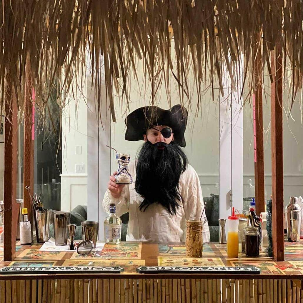 Nolan Gouldのインスタグラム：「Happy Halloween from your favorite Pirate tropical bartender! Hope everyone has a safe, healthy, and fun night.」