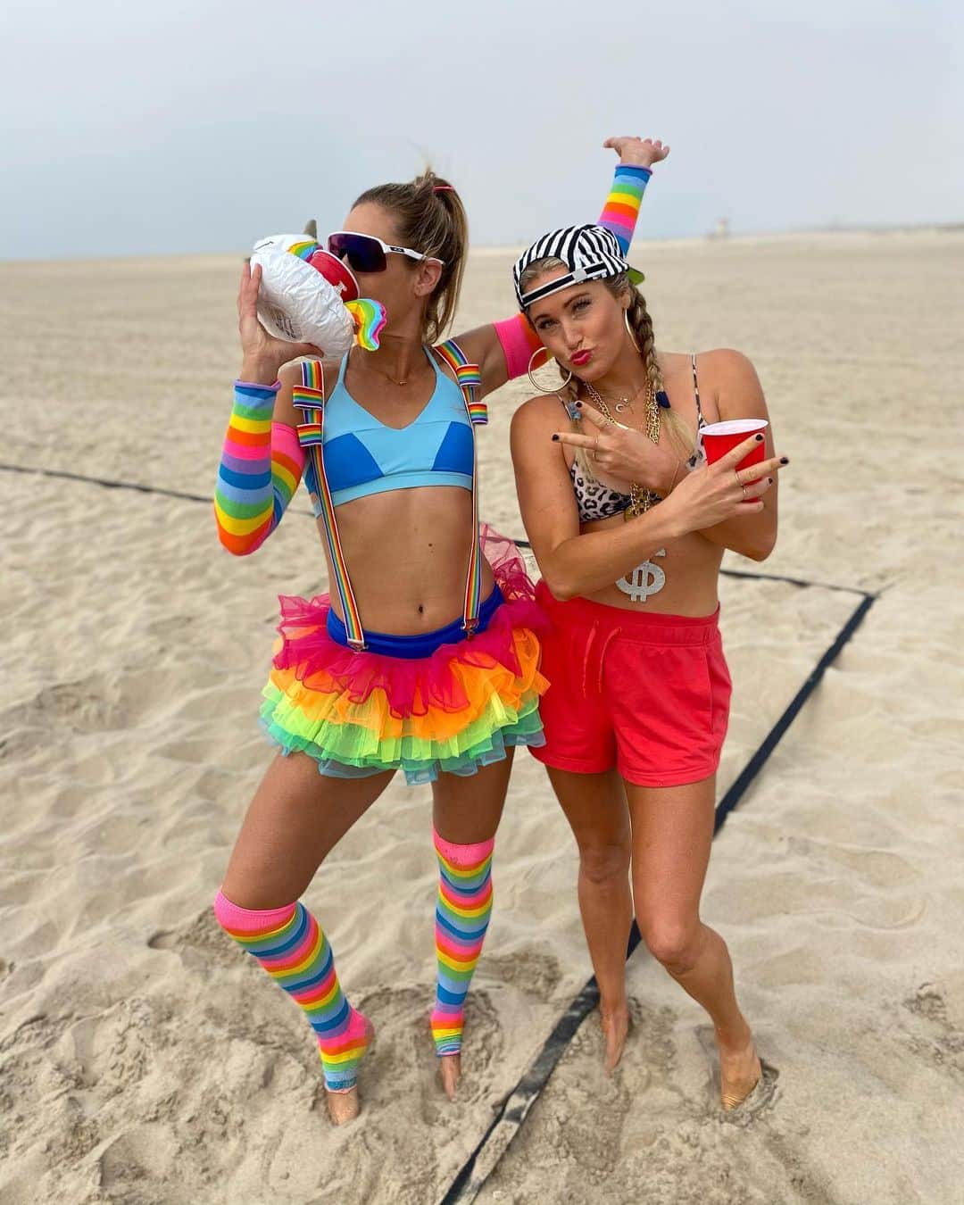 エイプリル・ロスのインスタグラム：「Happy Halloween! We decided to celebrate by playing volley 🤦🏼‍♀️😂 @chelslowe is channeling our long lost cousin @gwenstefani and I’m Rainbow Brite of course 😉💁🏼‍♀️🌈 & Happy birthday to my Starlight, @joshriley27! ❤️   Hope everyone’s having a little fun this weekend! 🙏🏼」