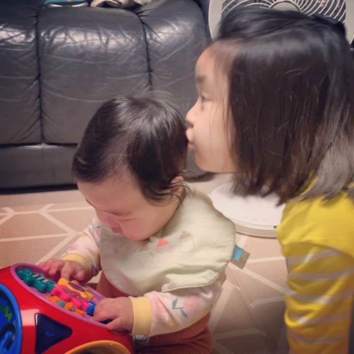 イ・ユンジのインスタグラム：「좋겠다 너흰. #엄마난왜언니가없나요」
