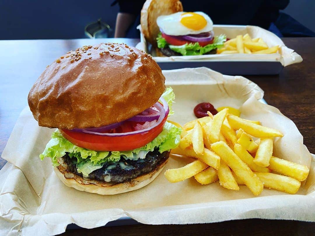 窪塚洋介のインスタグラム：「歴代1位出ちゃった説… 激ウマ😋 #cozycoffee」