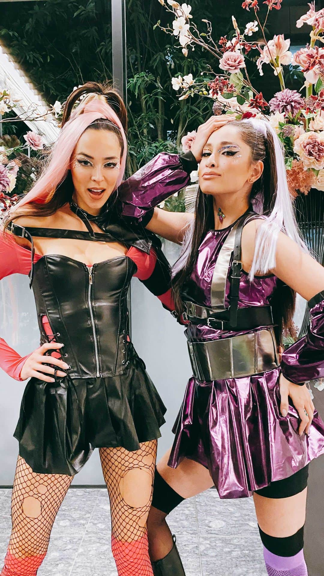 ケリーのインスタグラム：「💖EMI GAGA & KELLYANA GRANDE💜🎉 Happy Halloween 👻  @emi_renata @ladygaga @arianagrande #rainonme#ladygaga#arianagrande」