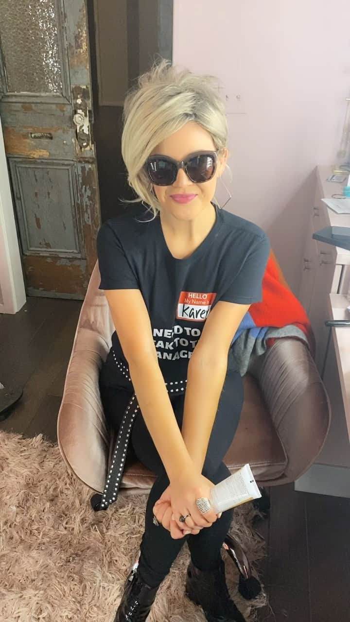 Kelsea Balleriniのインスタグラム：「no Karen’s were harmed in the making of this video. happy Halloween, friends. 😂」