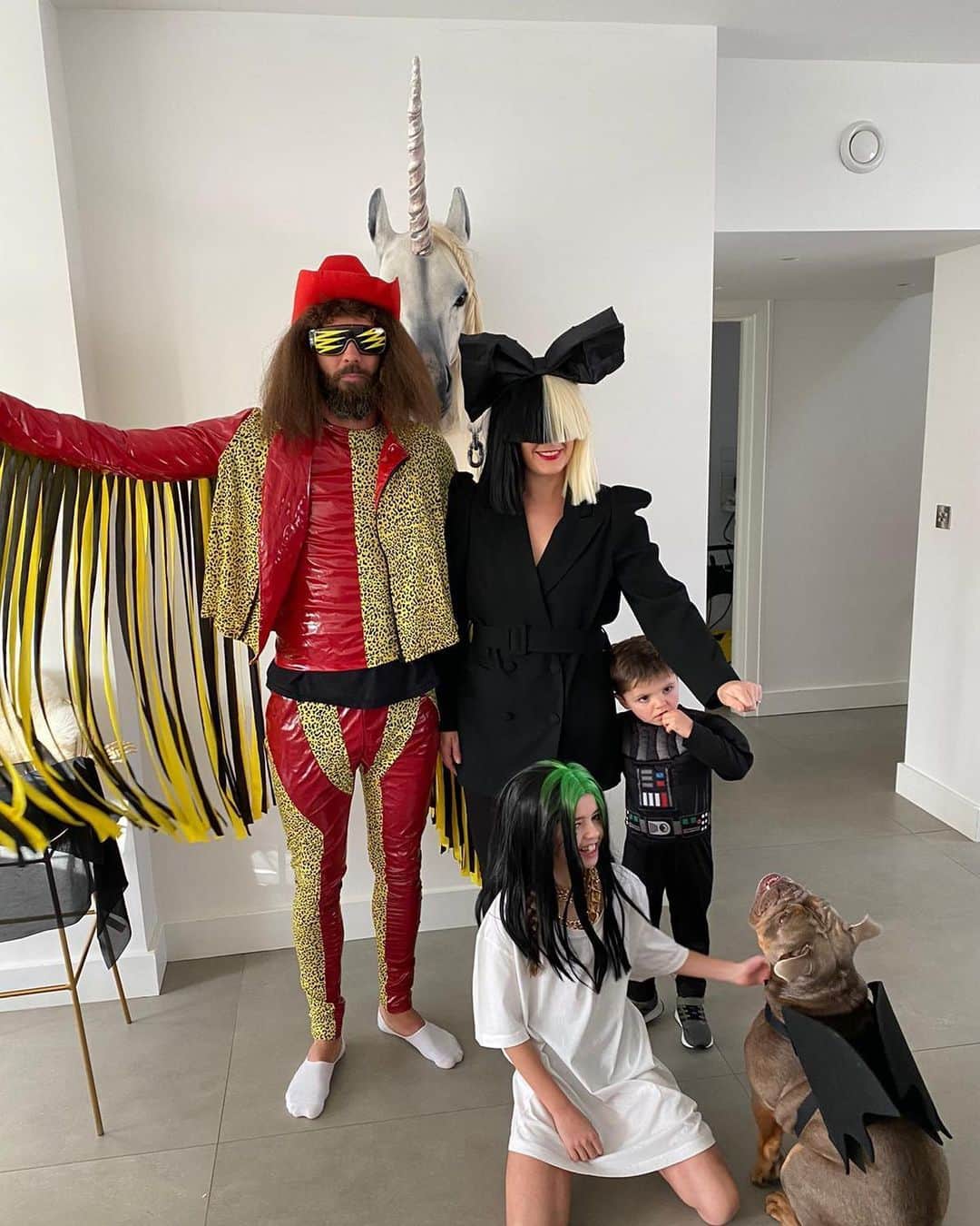 ジョー・レドリーのインスタグラム：「Another Halloween at the Ledley’s 🎃」