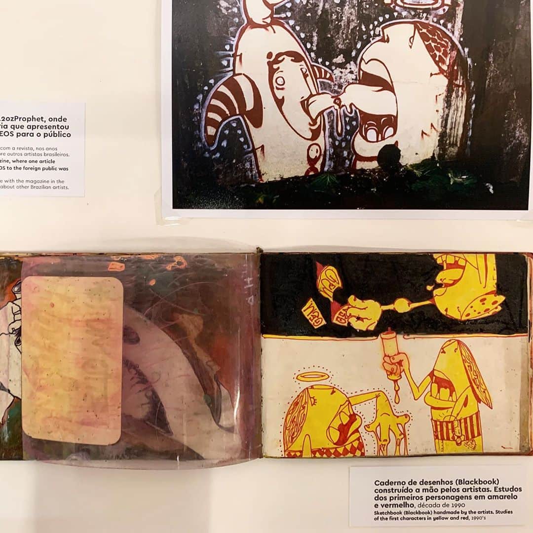 osgemeosのインスタグラム：「Cadernos (feitos por nós) com estudos  de desenhos. Primeiros personagens com  cor amarelo e vermelho. Década de 1990. Primeira vez que exibimos alguns de nossos cadernos de estudos.  Sketchbook handmade, studies of the first characters in yellow and red. 1990’s  Em busca do estilo ...  #SEGREDOS  na @pinacotecasp #osgemeos」