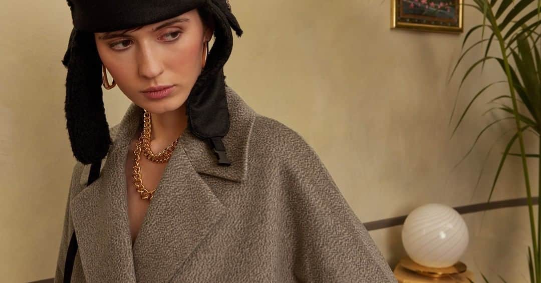 シンツィアロッカのインスタグラム：「Pure cashmere. Pure elegance.」