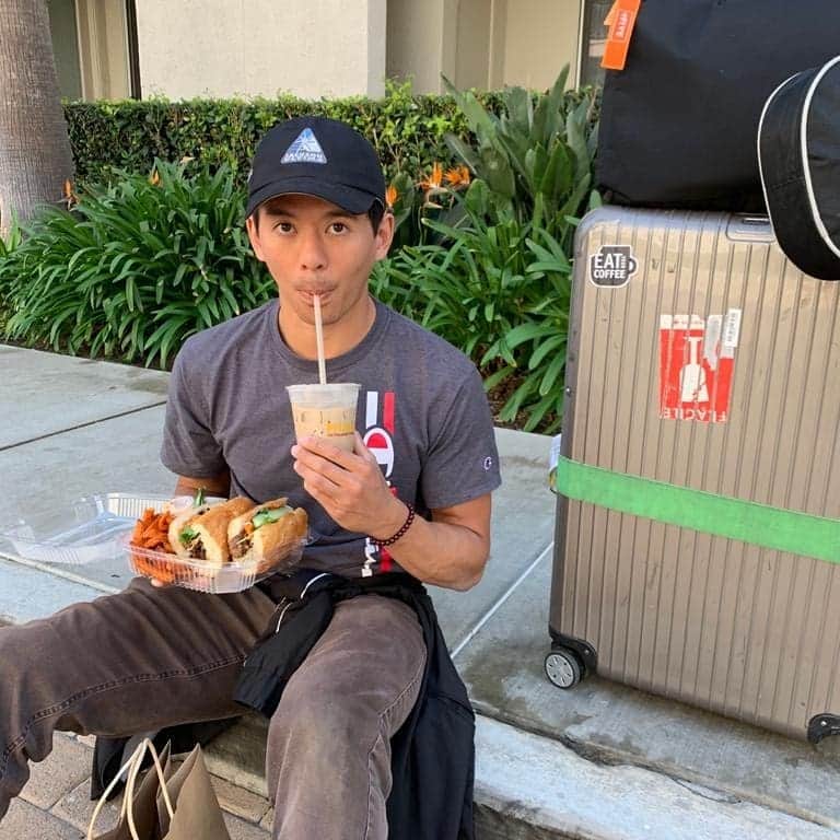マーヴィン・トランのインスタグラム：「I travel often. I'm very comfortable. This is normal...ish.」