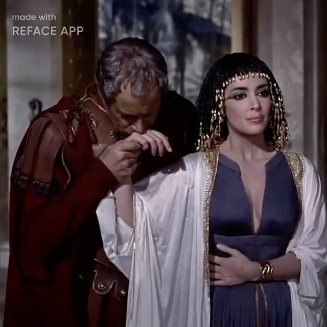 ハンナ・シモンのインスタグラム：「Thank you to my killer glam team for turning me into Lady Cleo for Halloween this year 🐍」