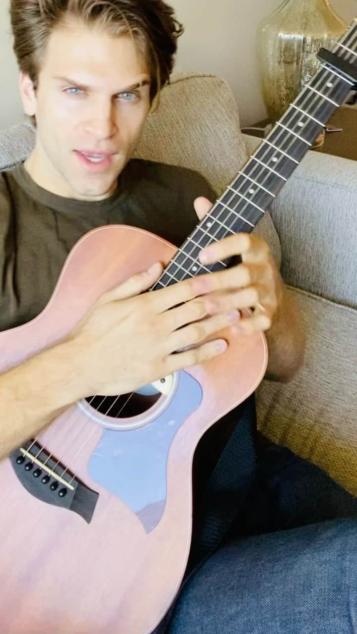 キーガン・アレンのインスタグラム：「Give it a try, I can do a more in-depth tutorial soon. Happy Halloween 🎃 if you cover the song, I would love to see it #timeandlemonade  @lennywee I love you dude!!」