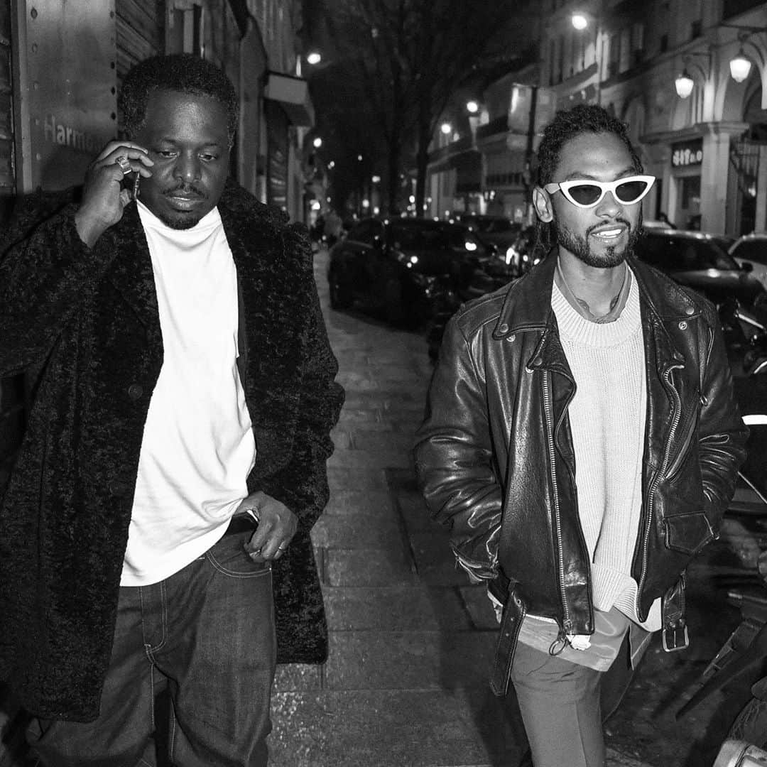 ミゲルのインスタグラム：「To know this man is to love him. My brother @drumac is the kind of person and friend I pray everyone finds in this life. The kind of strength, integrity, loyalty and spirt that is reassuring and lifts everyone around him up. Me and Naz and our family are lucky to have you in our lives Bro Bro. Thank you, I love you man. I want everyone that loves me or my music to help me wish this man the happiest birthday, without him I wouldn’t have the bandwidth do what I do best. 🙏🏾🖤🔪🌹」