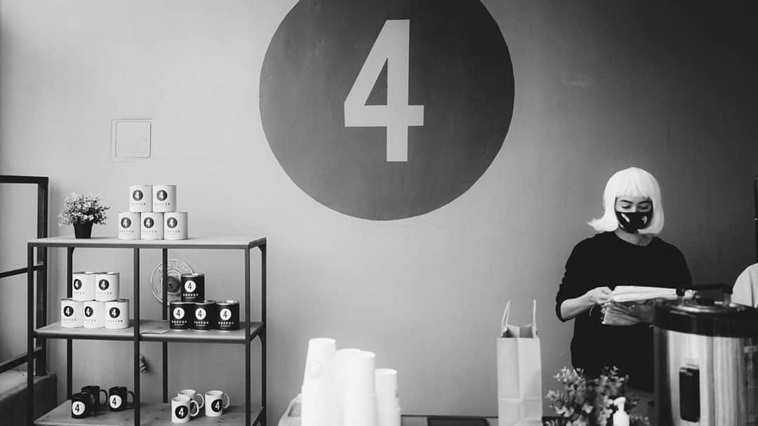 ハウィー・ケンドリックのインスタグラム：「@fourtillfour @fourtillfourcafe some adventure mobiles this AM.」