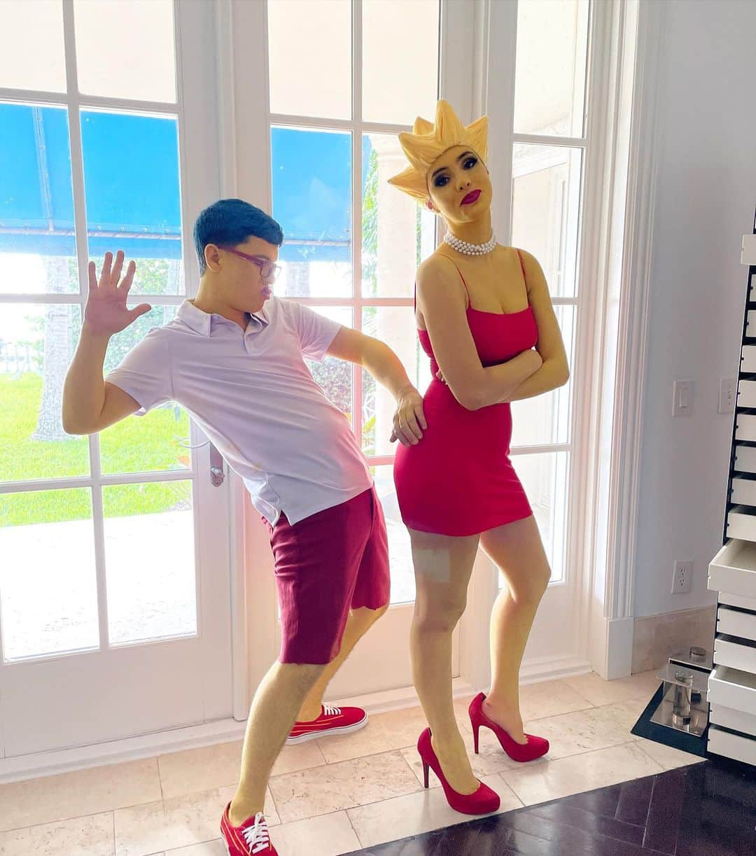 Leleponsさんのインスタグラム写真 - (LeleponsInstagram)「Happy Halloween from The Simpsons 👩‍❤️‍👨🧡🧡 mau: @lou_flores」11月1日 2時59分 - lelepons