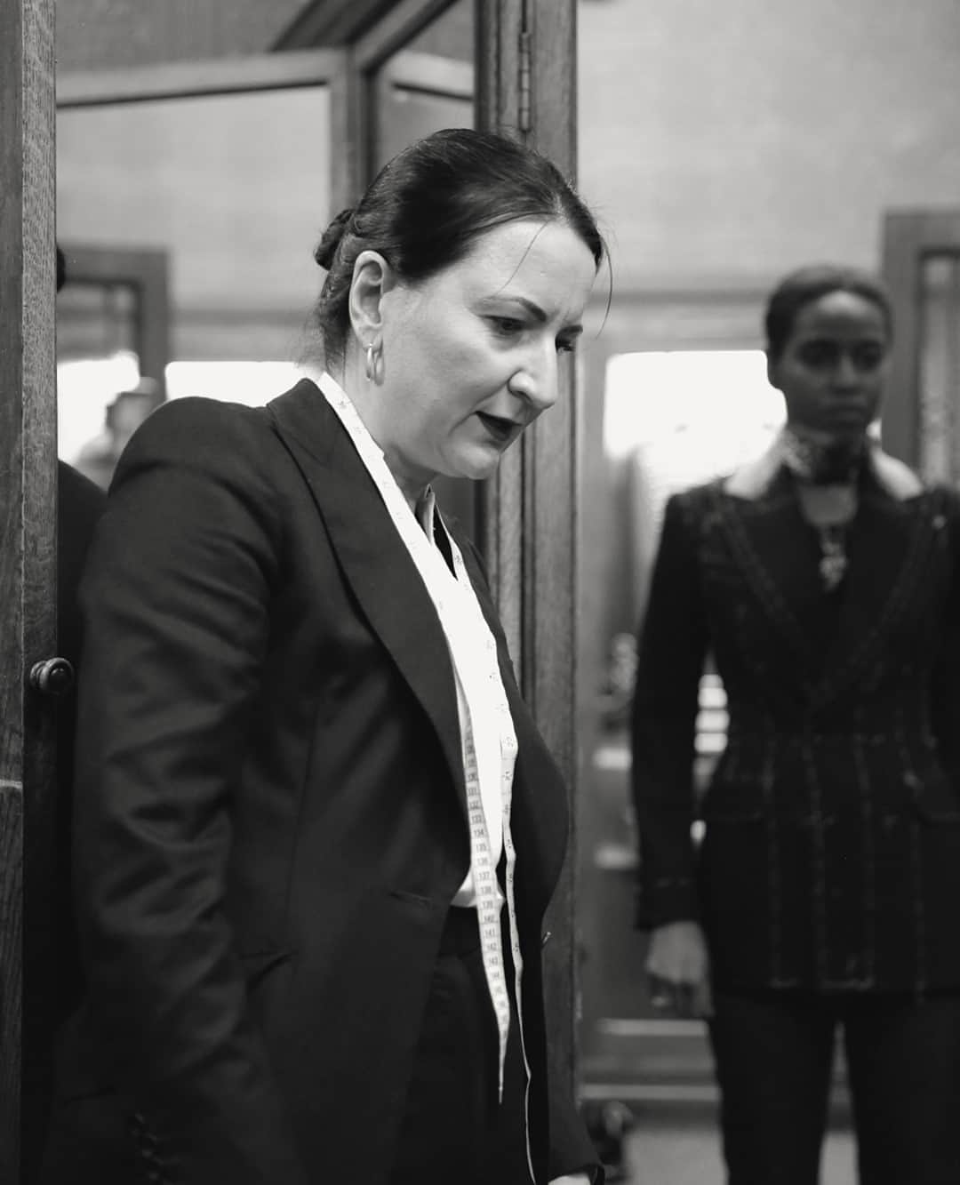 のインスタグラム：「Huntsman’s Ladieswear Head Cutter Magdalena Handwerker's skills are second to none. From selecting a cloth from our extensive library to discussing style, cut and form, you'll find the bespoke process brings a whole new appreciation for women's tailoring.⁠ ⁠ Drop in to see us at our Savile Row or New York shops, or book an appointment on via the link in bio⁠ ⁠ #huntsmansavile #shootingseason #bespoke #womenstailoring」