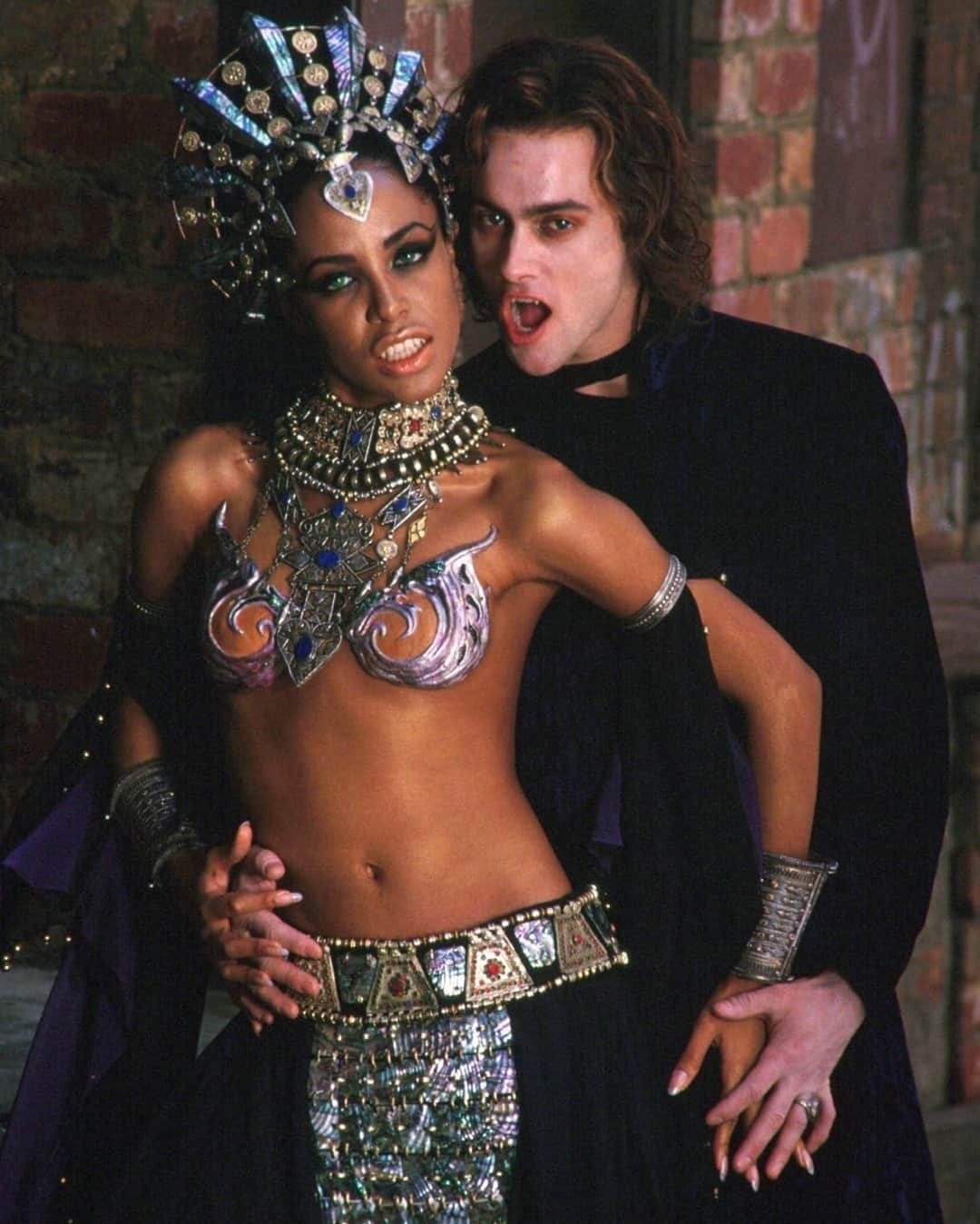 Dazed Magazineさんのインスタグラム写真 - (Dazed MagazineInstagram)「E-girl and her podcaster boyfriend.⁠ ⁠ What’s your favourite pop culture vamp? 💬⬇️⁠ ⁠ 📷 #Aaliyah in #QueenOfTheDamned⁠ ⁠ #Halloween」11月1日 3時02分 - dazed