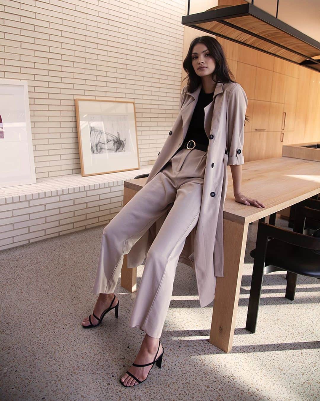クーカイのインスタグラム：「L’ensemble Montmartre, un look tout en élégance.   #kookai #fashion #coat」