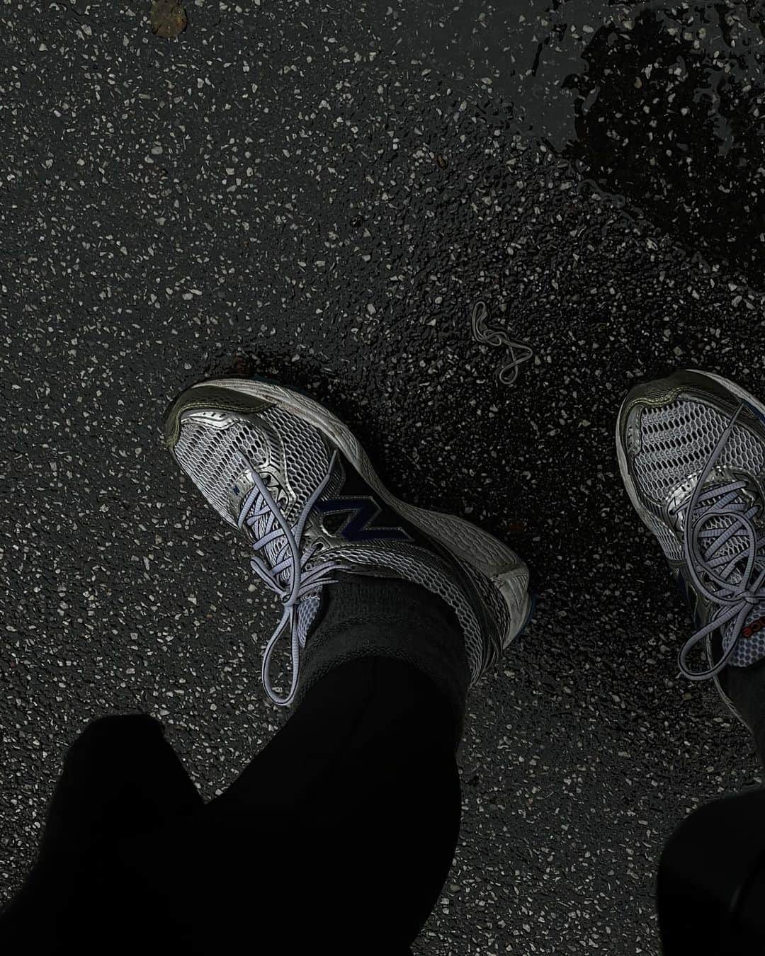 Mathilde Goehlerのインスタグラム：「These are New balance 860 V2 btw 🖤」