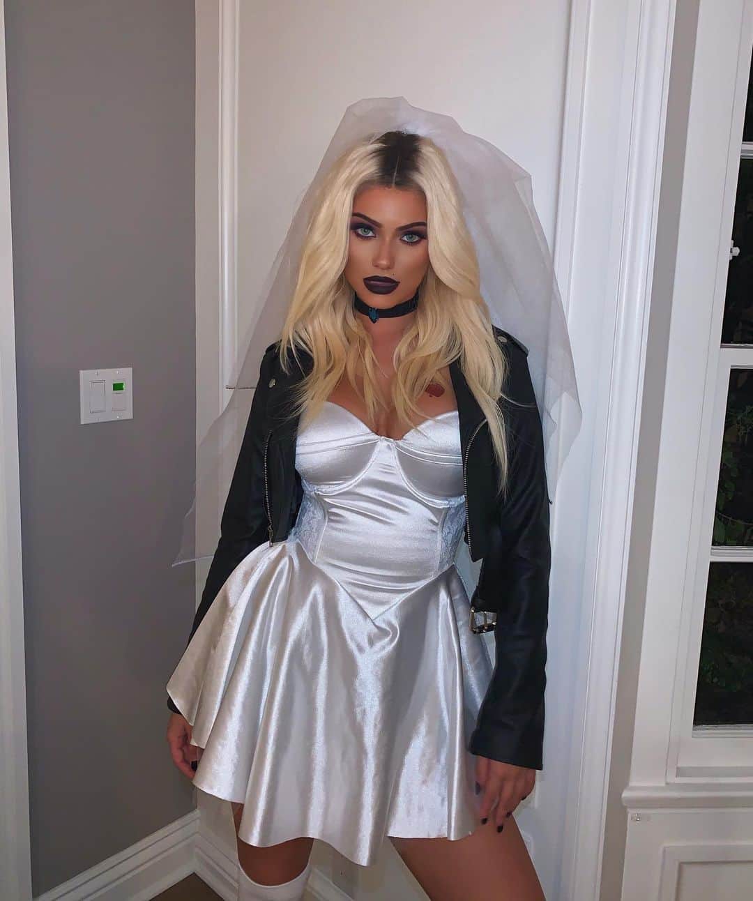 ケルシーのインスタグラム：「somehow didn’t take a photo with my chucky last night @stassiebaby and i’m rly sad about it」