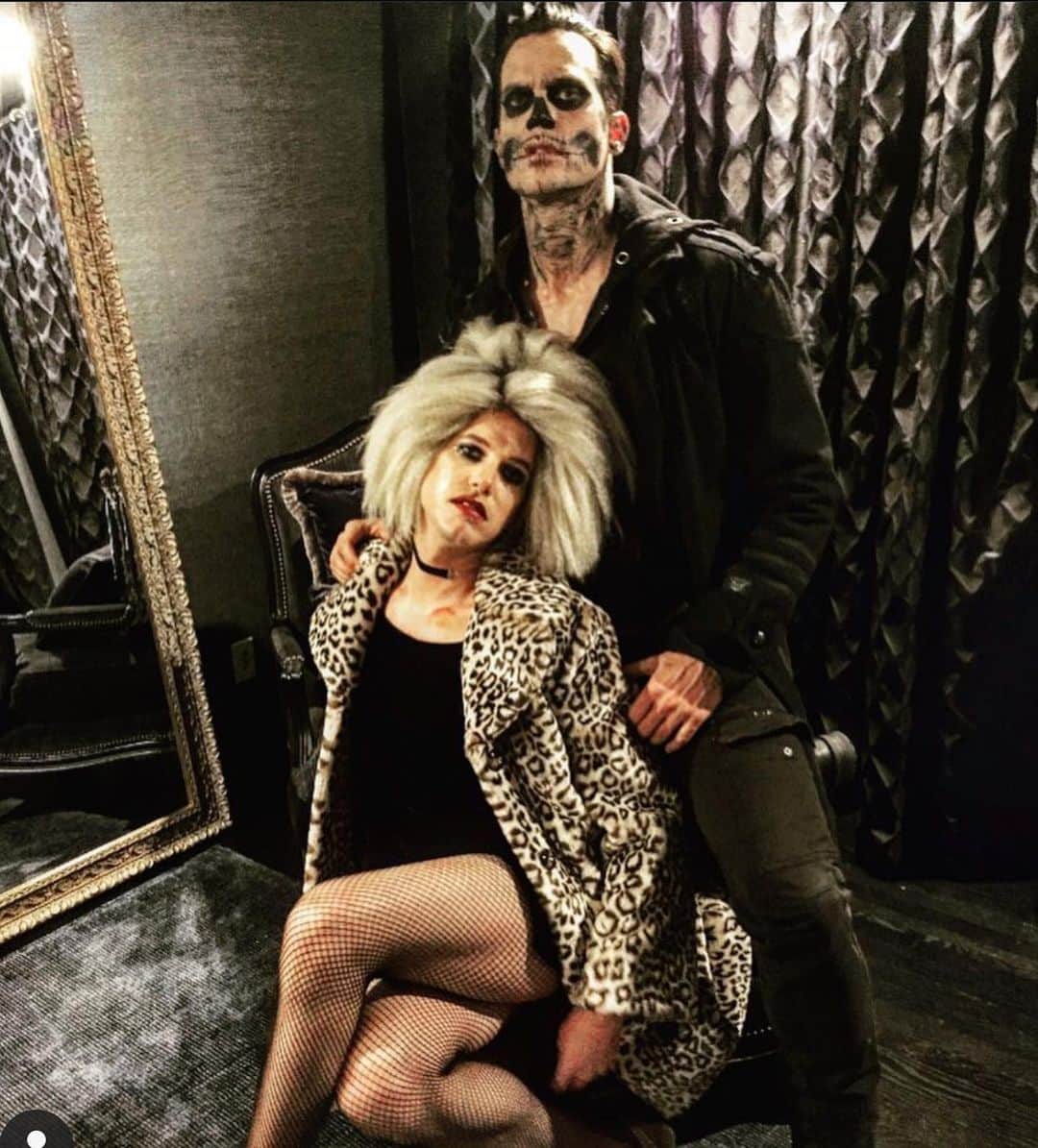 シャイアン・ジャクソンさんのインスタグラム写真 - (シャイアン・ジャクソンInstagram)「Previous Halloweens with my babe.  #Sonny&Cher #HypodermicSally&Tate」11月1日 3時10分 - mrcheyennejackson