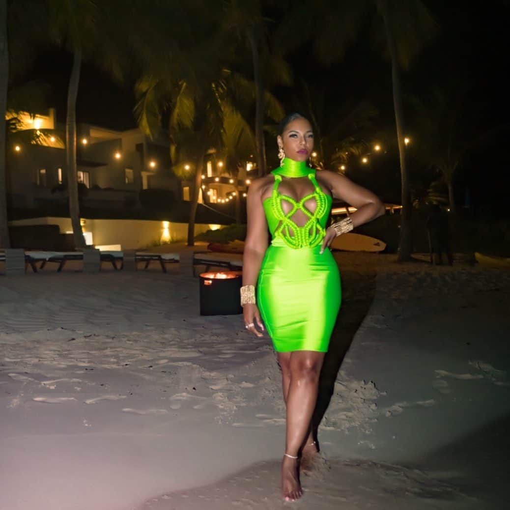 アシャンティのインスタグラム：「Put di lime in di coconut 🌴🥥🍈」