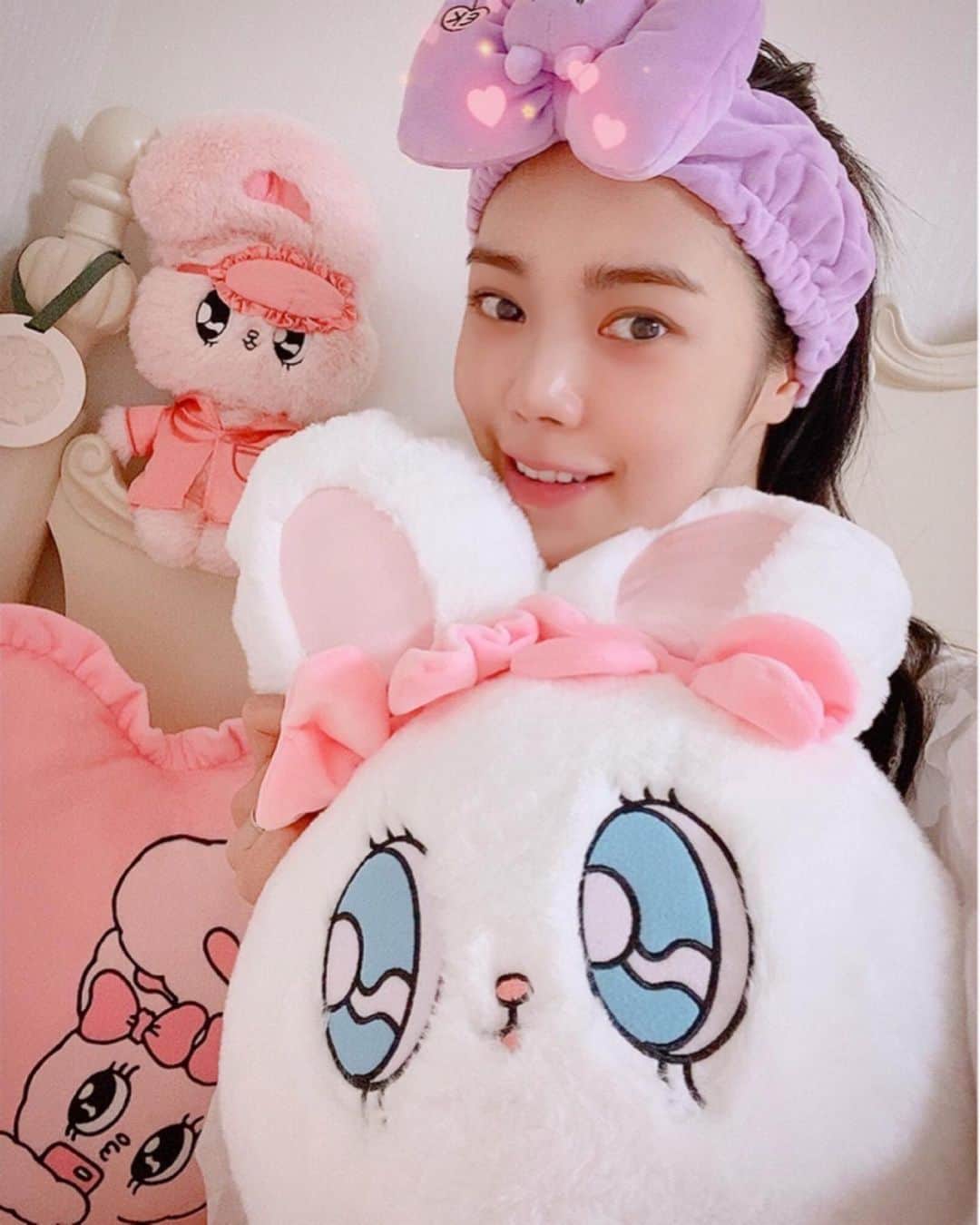 リジ のインスタグラム：「에스더버니와 함께 굿밤🐰💕」