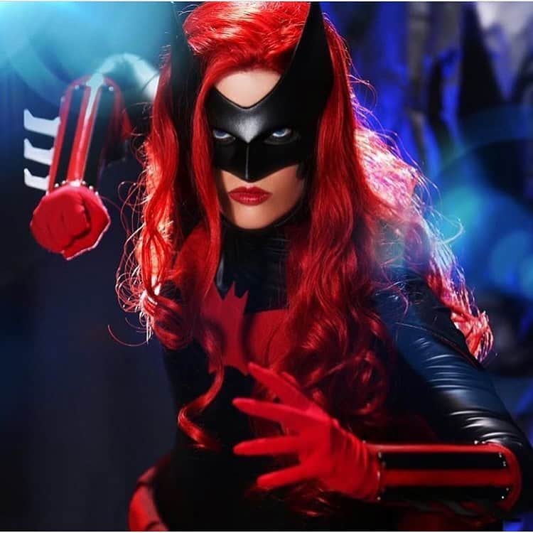 Charlotte Stokelyさんのインスタグラム写真 - (Charlotte StokelyInstagram)「Happy Halloween/Samhain! Batwoman is my favorite cosplay I’ve ever done to date! Yep- that’s me! #batwoman #charlottestokely」11月1日 3時20分 - charlottestokely