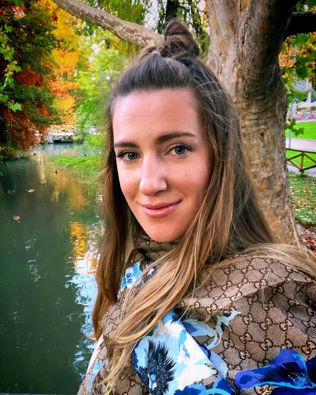 ビクトリア・アザレンカのインスタグラム：「🍂 🍁 💚」