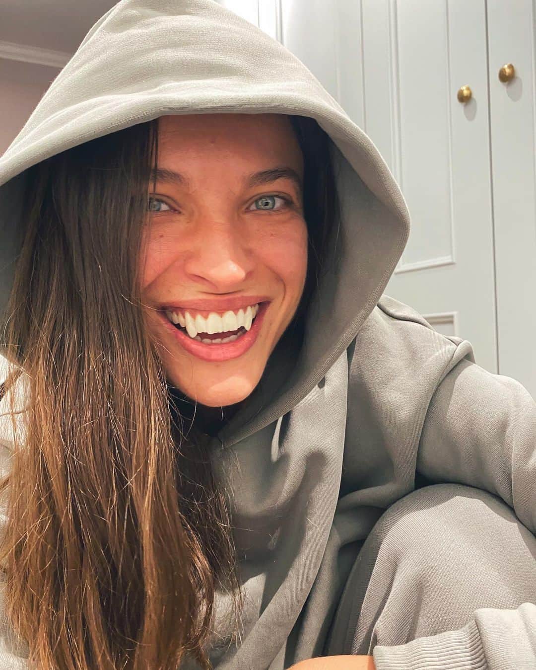 リュプカ・ゴイッチのインスタグラム：「Hvala @stimac.dentalcenter i na ovim vampirskim 🦷 i na ideji kako najbrze potjerati djecu u krevet... 😝#KadBiBaremHalloweenBioSvakuBasSvakuSubotu 🧙🏼‍♀️🎃」