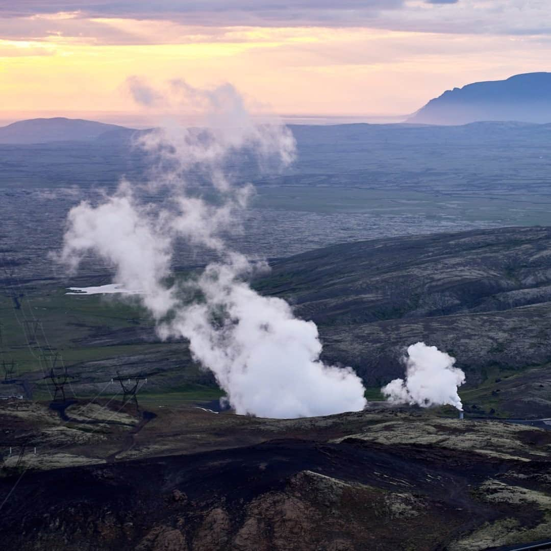 National Geographic Travelさんのインスタグラム写真 - (National Geographic TravelInstagram)「Photo by @lucalocatelliphoto / Clouds of steam coming from the heart of volcanoes rise above one of the world’s largest geothermal power plants in Iceland. Having such intense volcanic activity allowed Iceland to expand its reliance on geothermal power for heating and energy production, and today almost all of Iceland's electricity is produced from renewable sources.  Iceland’s attention toward geothermal energy and environmental care is included in my latest story for National Geographic magazine, “The End of Trash.” The “circular economy” is surfacing as a promising solution to many of our issues regarding waste, pollution, and emissions. By designing waste out of the production system, circularity aims to keep resources and materials in use while regenerating natural systems. Scientists say we only have a few years to halt and reverse our overconsumption, our emissions, and our wasteful attitude in order to save our changing climate, natural habitats, and, ultimately, ourselves. While the circular economy is a promising solution, it is only one of the tools that may help to turn this situation around. The truth is, there isn't one single solution. But each one of us can make a big difference by thinking more consciously about the effects our actions have on the planet and staying informed about the environment.  I use photography to tell stories about our environment and how we are learning new ways to live on Earth. Please follow me @lucalocatelliphoto to learn about the promising new solutions to the pressing issues facing our planet and how we can make a difference. #environment #circulareconomy #geothermal #iceland #lucalocatelliphoto」11月1日 3時36分 - natgeotravel