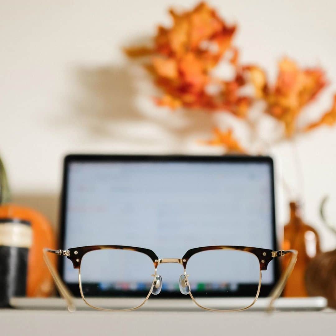 JINSのインスタグラム：「H🎃ppy H🎃lloween! 👻🧛🍫  Protect your eyes after long screen time with a variety of blue light glasses styles this Halloween. Plus, take advantage of our Free Blue Light Lenses for a limited time ($60 regular retail). Pick any frame and add the JINS SCREEN lens option.」