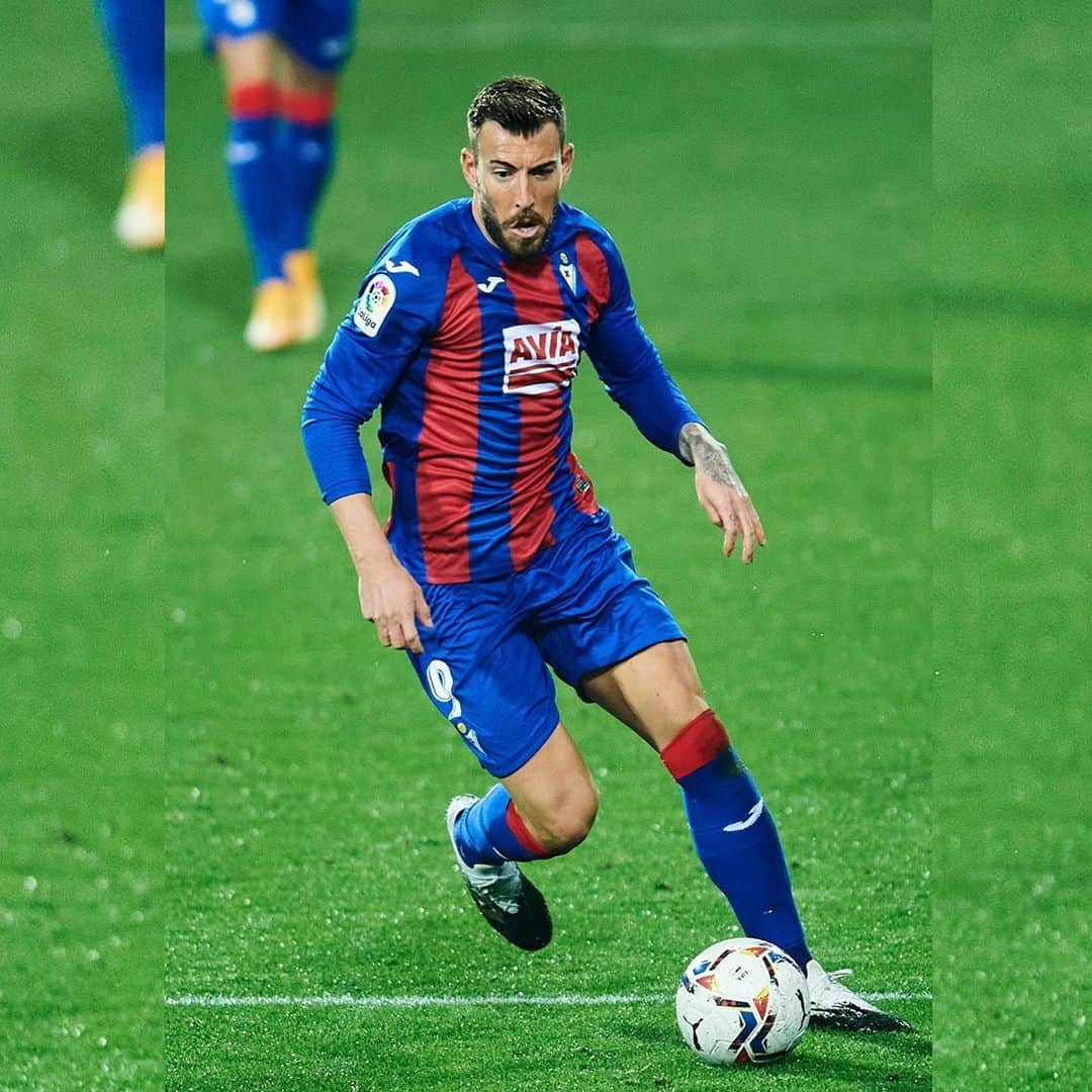 セルジ・エンリクのインスタグラム：「Todo llega! Seguimos💪🏽⚽️😉 Aupa @sdeibar ♥️」