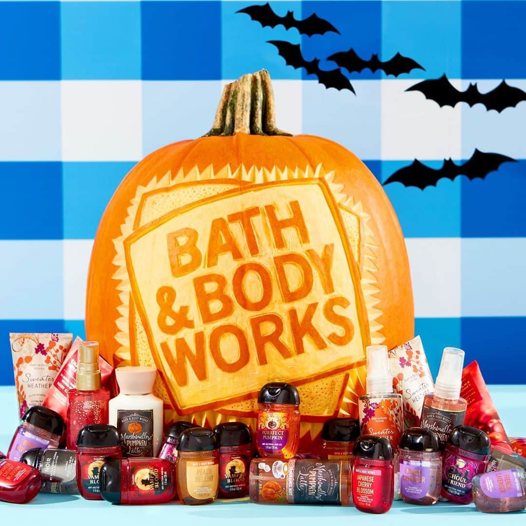 Bath & Body Worksさんのインスタグラム写真 - (Bath & Body WorksInstagram)「Tag a ghoul friend to wish them a Happy Halloween! 🎃 🎃 🎃」11月1日 4時00分 - bathandbodyworks
