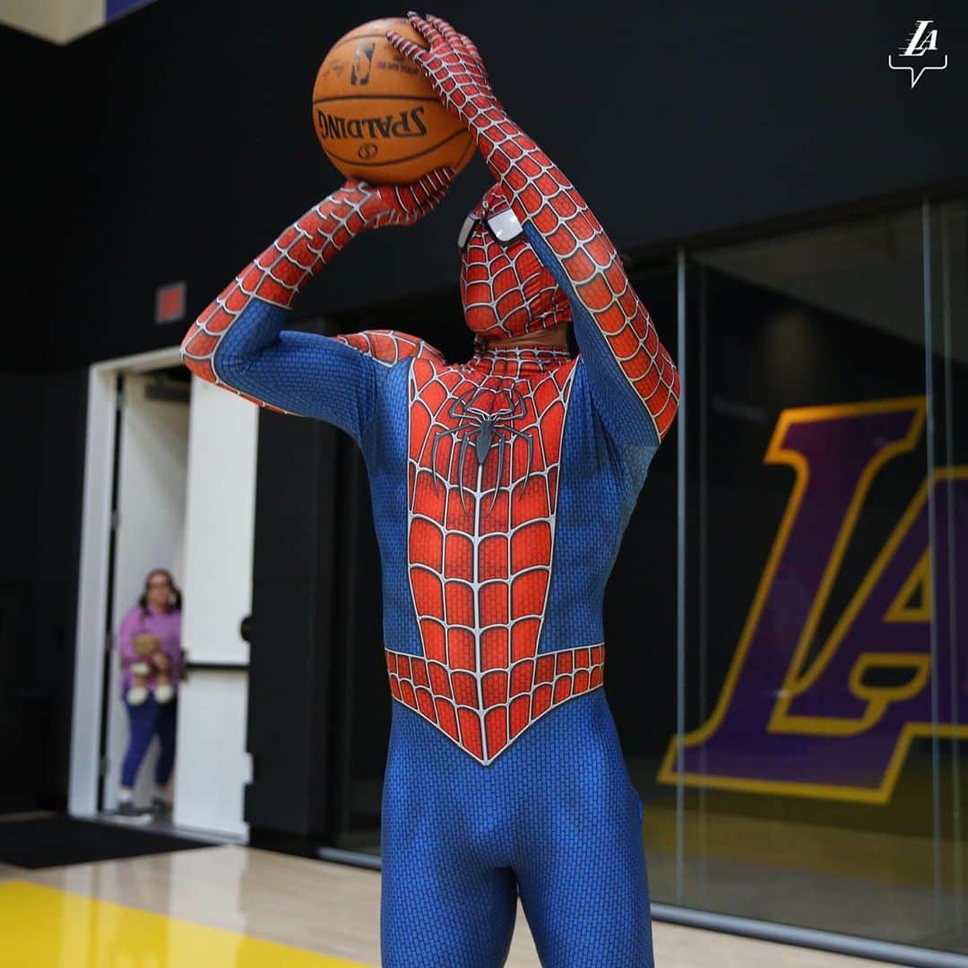 Los Angeles Lakersさんのインスタグラム写真 - (Los Angeles LakersInstagram)「Happy Halloween from the #LakeShow」11月1日 4時01分 - lakers