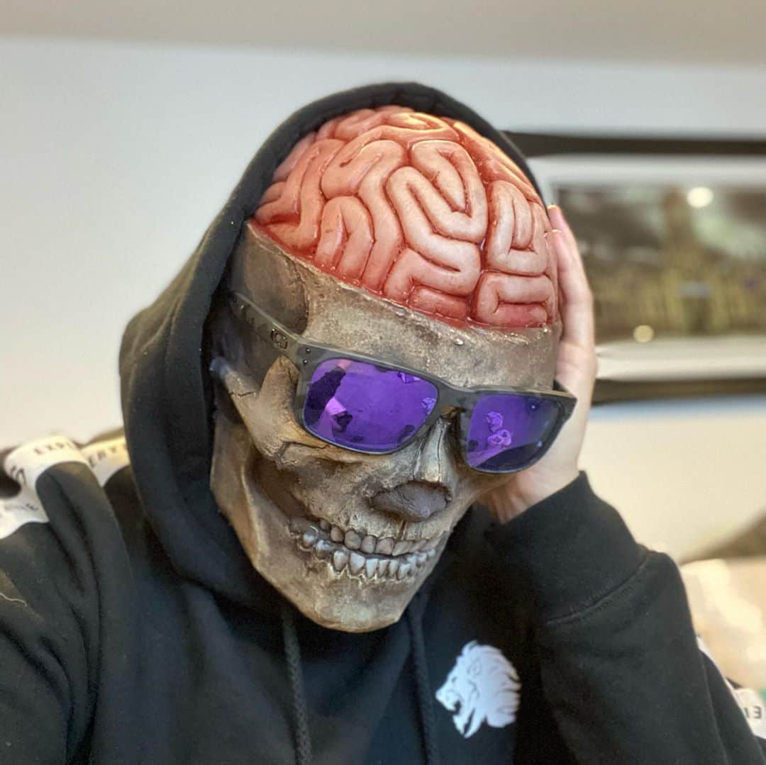 トム・キャセルさんのインスタグラム写真 - (トム・キャセルInstagram)「Life in Lockdown got me like.. #HappyHalloween」11月1日 4時02分 - syndicate
