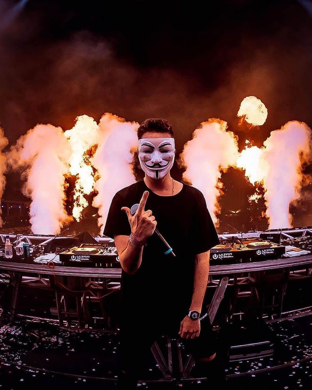 ニッキー・ロメロさんのインスタグラム写真 - (ニッキー・ロメロInstagram)「Happy Halloween 🎃」11月1日 4時18分 - nickyromero