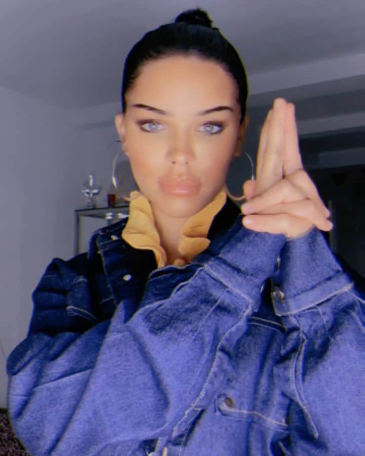 NISRINA SBIAのインスタグラム：「See u in space! #halloween」