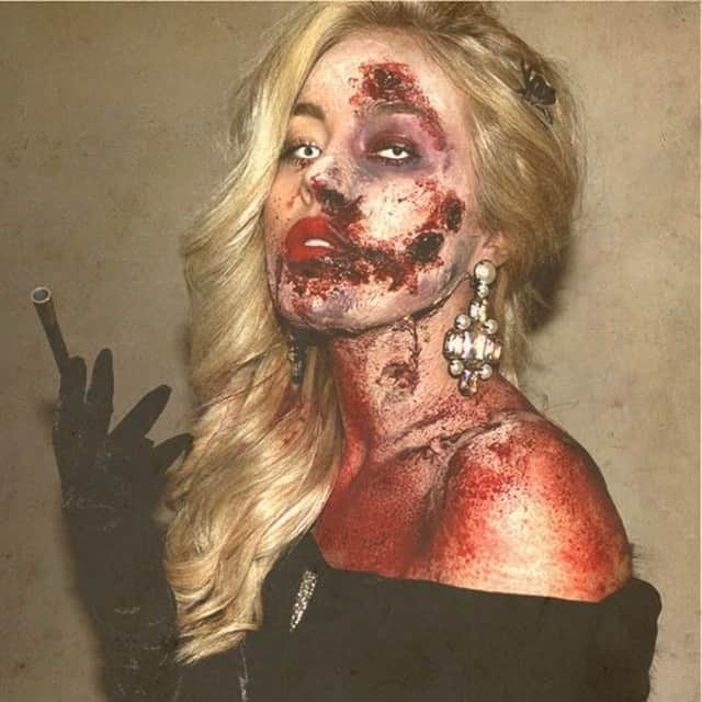 アンジェリカ・ブリックさんのインスタグラム写真 - (アンジェリカ・ブリックInstagram)「HAPPY HALLOWEEN 🥀🕸🕷 DON’T SWIPE if you get easily scared. Tonight I won’t dress up for Halloween because of the situation the world is in - so no party for me tonight. But previous years I’ve always gone 100% all in and I FREAKING LIVE IT! Do you vän recognixe me in the pictures? And yea, they are all me.. which one do you like the most? #halloween #halloweencostume #halloweenmakeup」11月1日 4時32分 - angelicablick