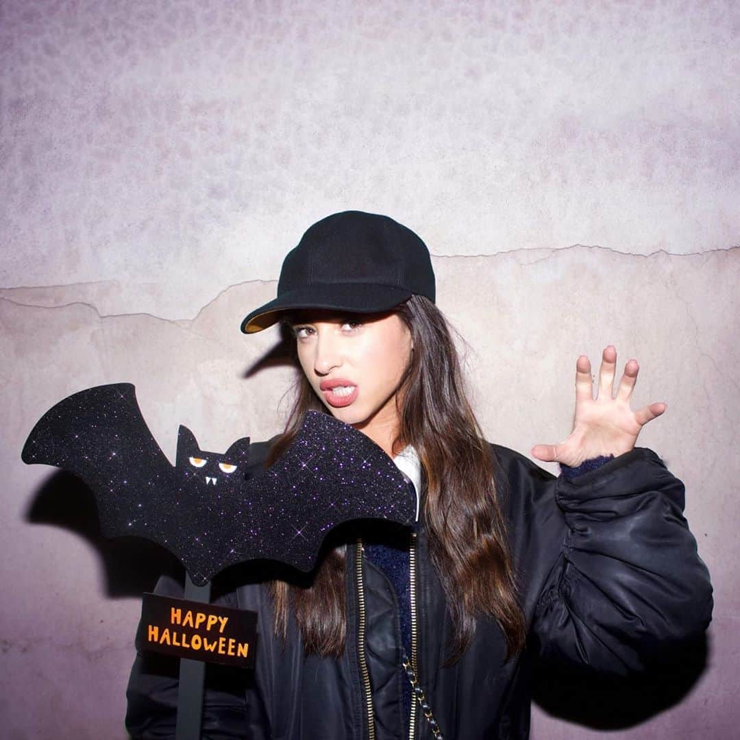 フォクシーズのインスタグラム：「Happy Halloween 👻」