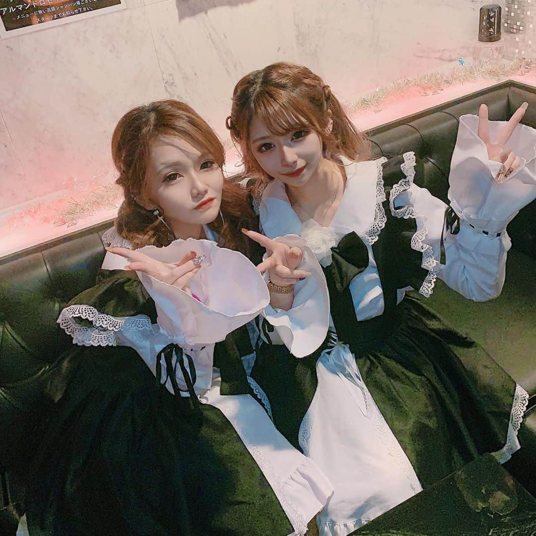 愛瀬ひびきのインスタグラム：「ハロウィン２日目はメイドさん👧🏻👧🏻 たくさんのご来店ありがとうございました🥰 . . . . . . .  #佐賀#愛敬#キャバクラ#CLUB#キャバ嬢#ヘアメイク#ヘアセット#ハロウィン#コスプレ#メイド#メイド服#福岡#中洲#歌舞伎町#北新地#ミナミ」